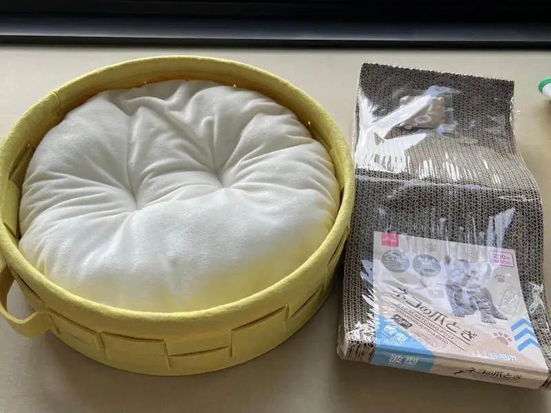猫ベッドと爪とぎ